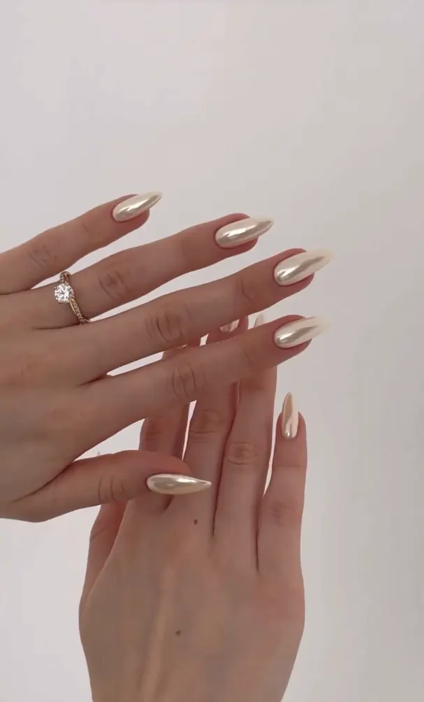 Pearl Nails Take Manicures to the Next Level 9 Pearlescent Vanilla Chrome