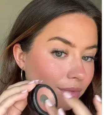 Eye Cream vs Eye Serum: what to choose? 3 Eye Cream vs Eye Serum 2