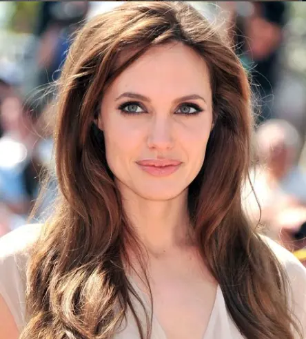 Rectangle Face Shape: Top Hairstyles, Makeup, and Glasses for a Balanced Look 2 Rectangle Face Shape