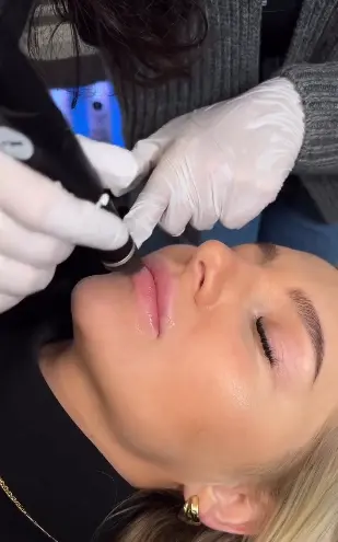 Diamond Glow vs Hydrafacial: Which Treatment Is Best for Your Skin? 3 Diamond Glow vs Hydrafacial
