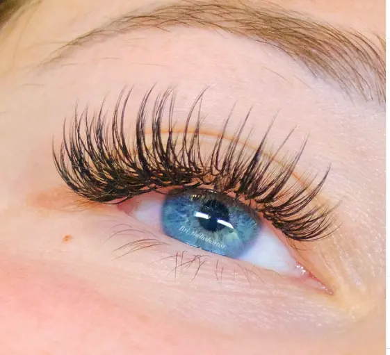 Lash Extension Styles: How to Choose the Best Look for Your Eyes 4 Lash Extension Styles